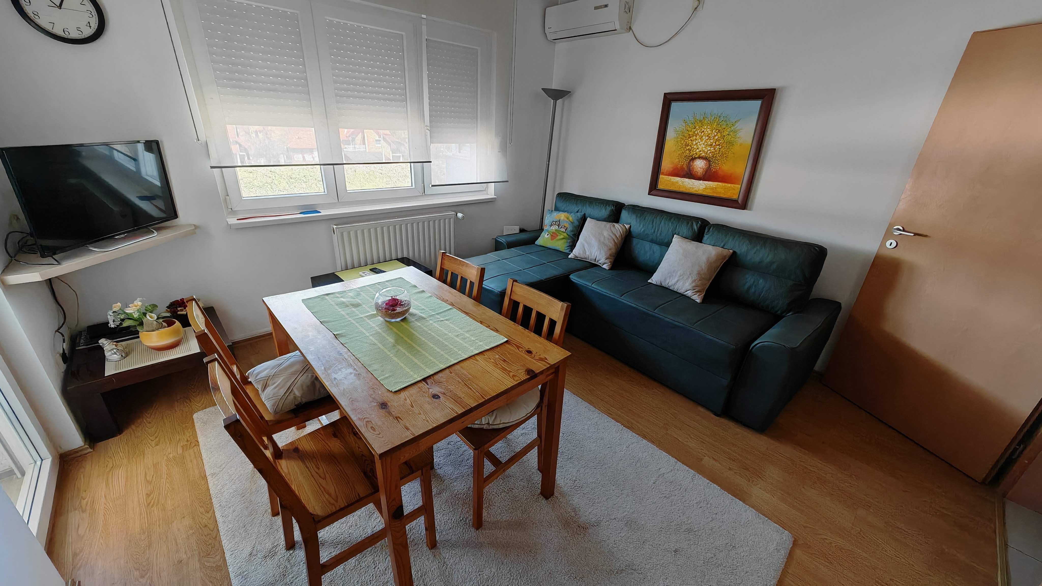 Apartman Milica: dnevna soba sa trpezarijom